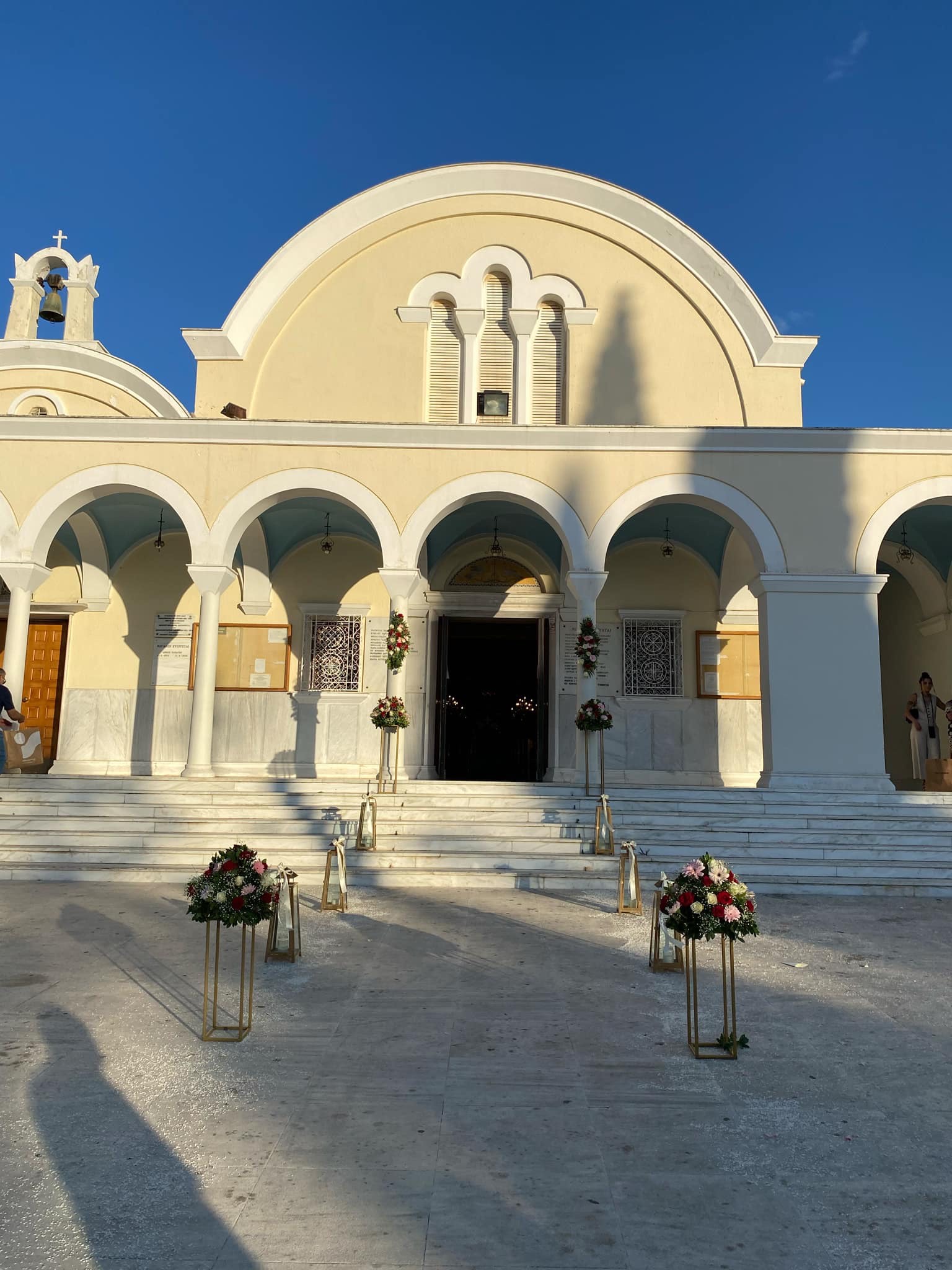 Πλούσια διακόσμηση τελετής γάμου