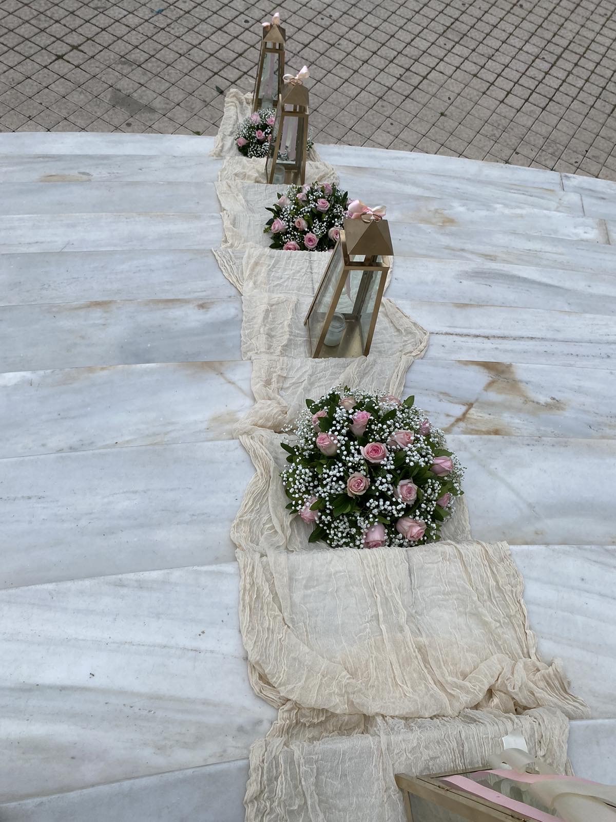 Ανθοσύνθεση για τραπέζι γάμου