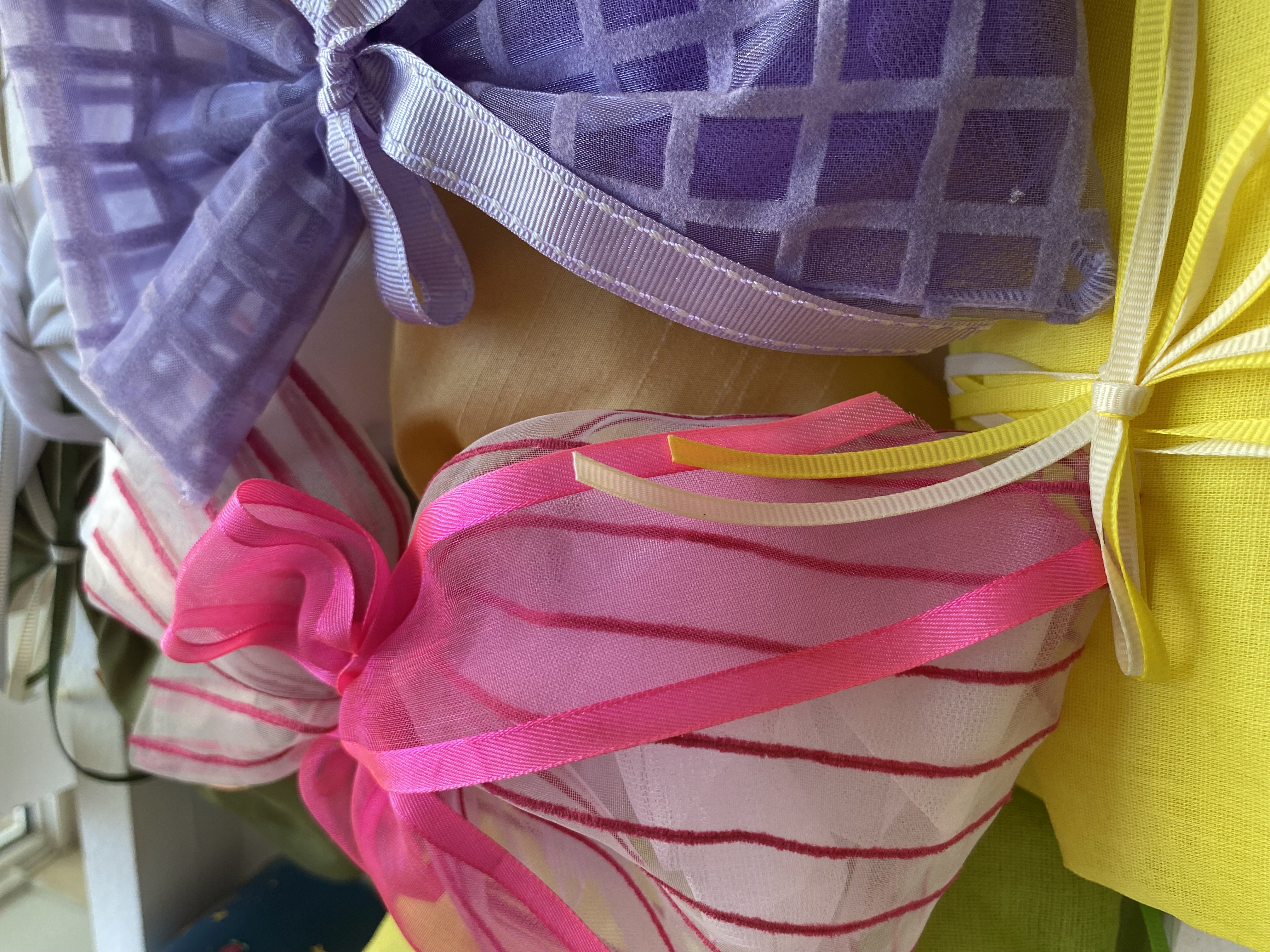 Κοντινό πλάνο σε μπομπονιέρες βάπτισης